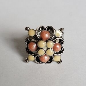 Elegant Floral Silver and Cream Ring